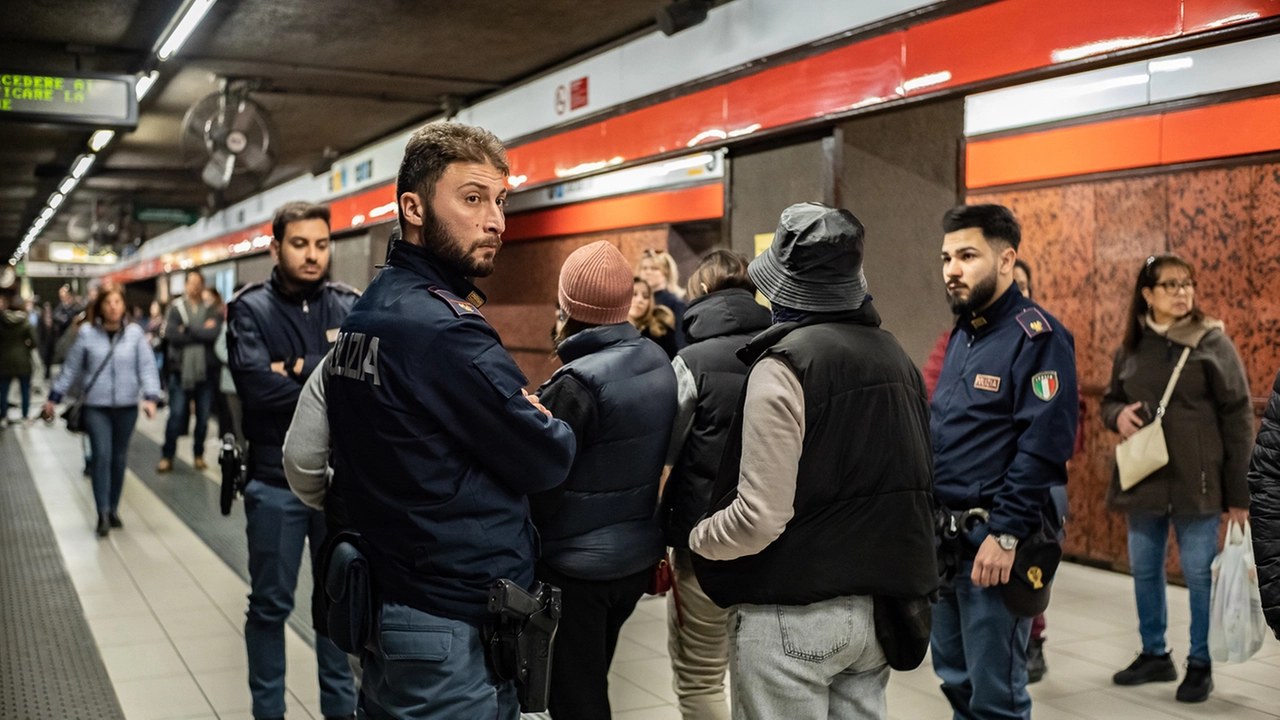 In divisa o in borghese, le linee della metropolitana milanese sono per fortuna pattugliate dalle forze dell'ordine In divisa o in borghese, le linee della metropolitana milanese sono per fortuna pattugliate dalle forze dell'ordine