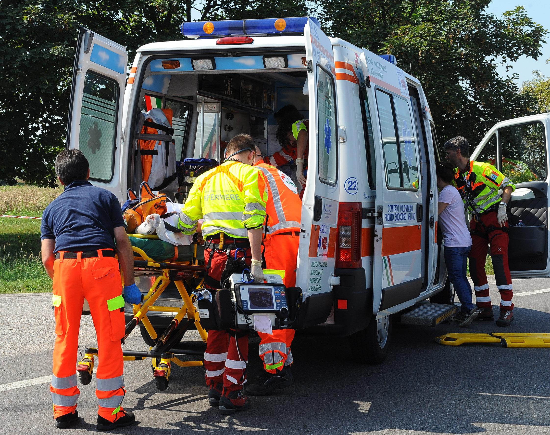 Legnano, schianto mortale fra 4 mezzi in viale Toselli: morto centauro di 56 anni Legnano, schianto mortale fra 4 mezzi in viale Toselli: morto centauro di 56 anni