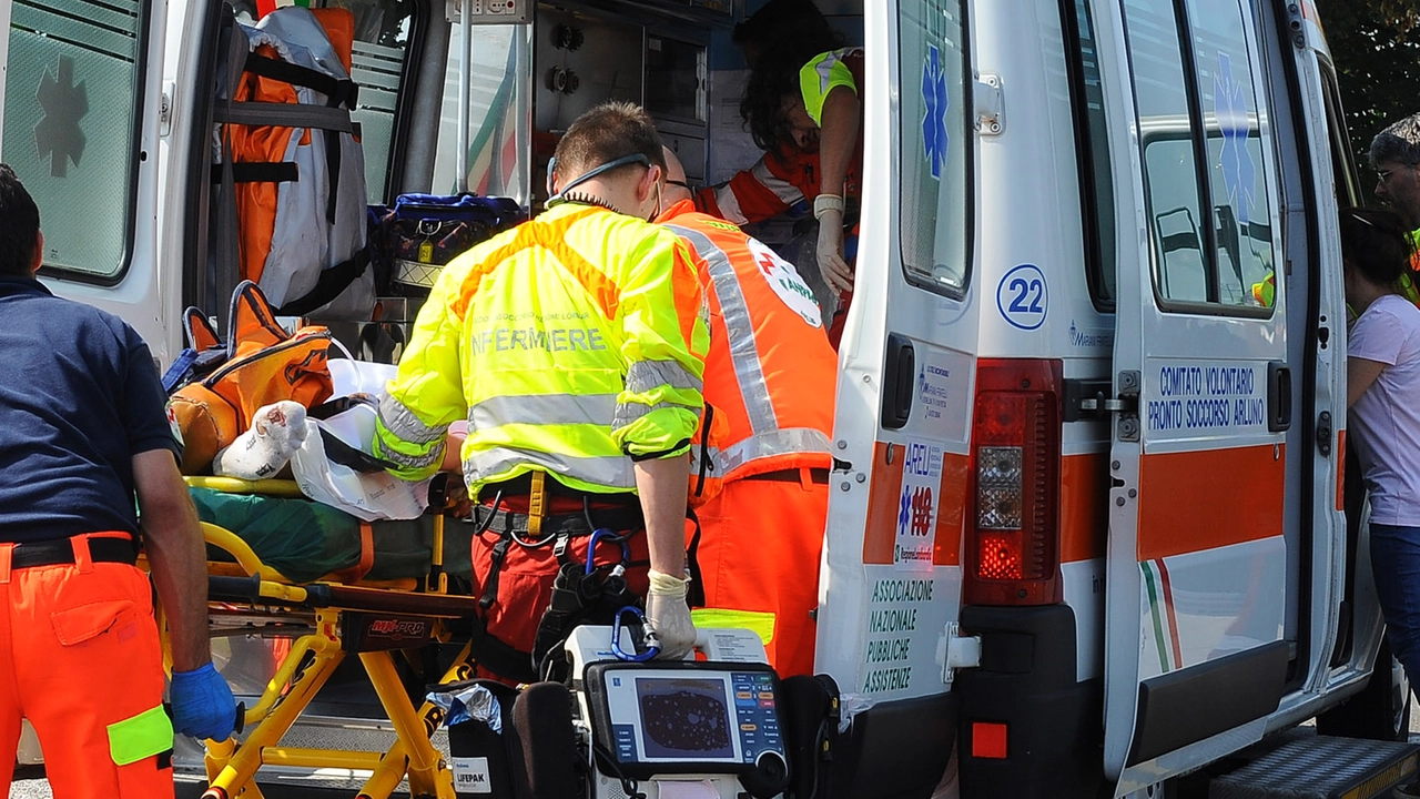 Sul posto sono intervenute ambulanze e automedica, ma per il motociclista non c'è stato nulla da fare Sul posto sono intervenute ambulanze e automedica, ma per il motociclista non c'è stato nulla da fare