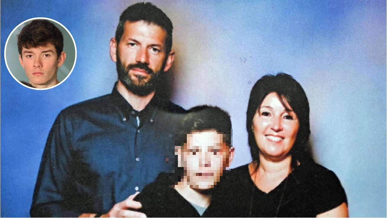 Riccardo Chiarioni uccise fratello, madre e padre la notte del 31 agosto 2024 quando non aveva ancora 18 anni Riccardo Chiarioni uccise fratello, madre e padre la notte del 31 agosto 2024 quando non aveva ancora 18 anni