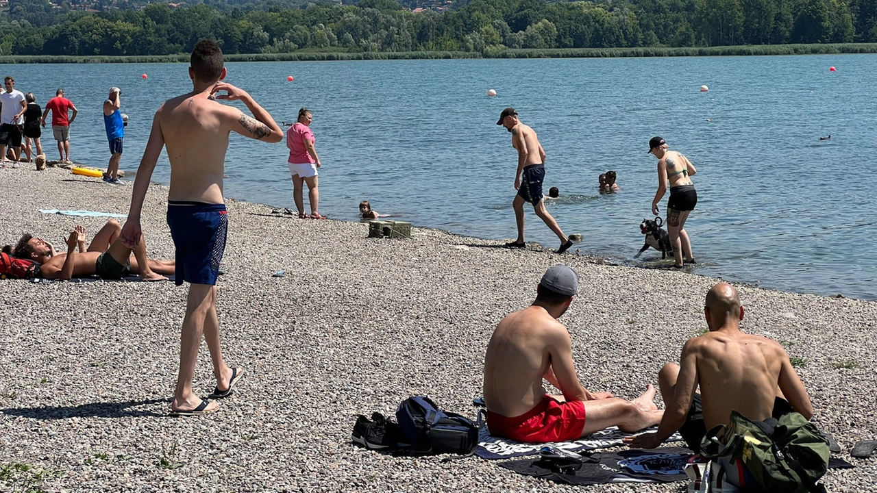 L’Ats dell’Insubria ha dirmato una serie di comportamenti da evitare per non incappare i pericoli nei bagni nei laghi lombardi (foto generica) L’Ats dell’Insubria ha dirmato una serie di comportamenti da evitare per non incappare i pericoli nei bagni nei laghi lombardi (foto generica)