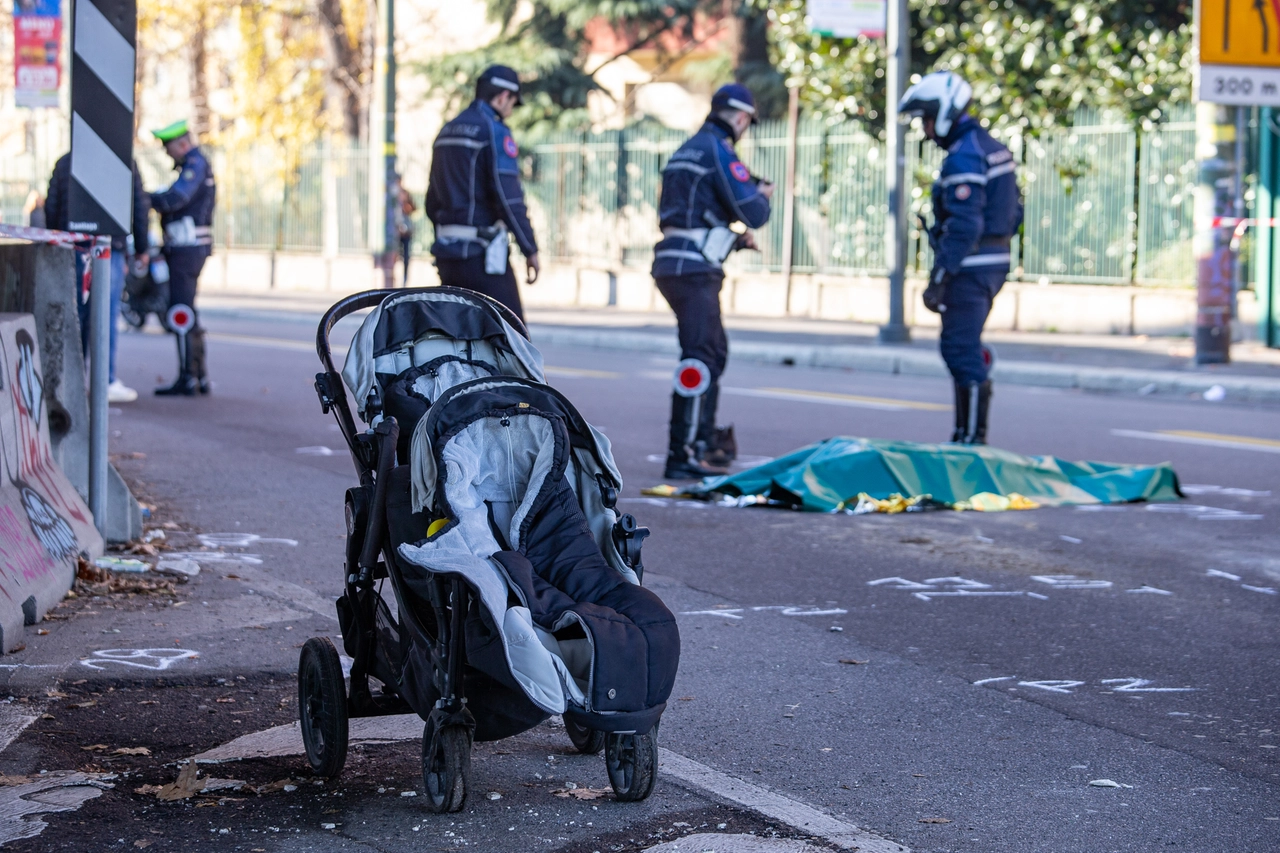 I rilievi in viale Serra, all'incrocio con viale Scarampo, dove ha perso la vita la giovane mamma di origini peruviane