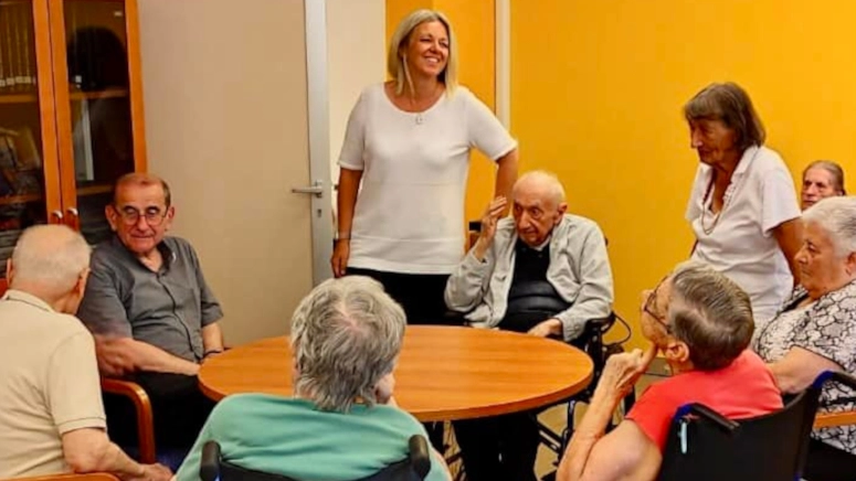 L'arcivescovo con il ospiti della casa di riposo a Lecco L'arcivescovo con il ospiti della casa di riposo a Lecco
