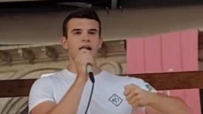 In rappresentanza degli estremisti di destra italiani c’è Andrea Ballarati, presidente dell’associazione comasca Azione Cultura Tradizione
