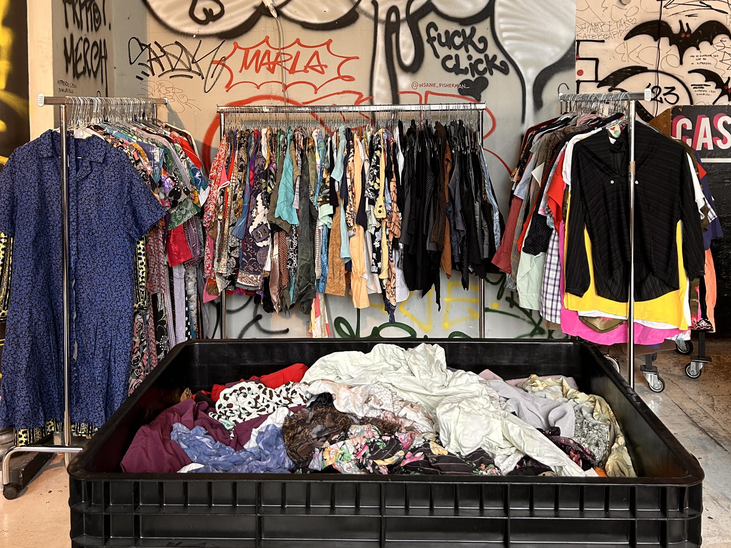 Milano, Fill Your Bag by East Market: scegli una borsa e acquistala. Poi puoi riempirla di vestiti vintage