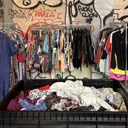 Milano, Fill Your Bag by East Market: scegli una borsa e acquistala. Poi puoi riempirla di vestiti vintage