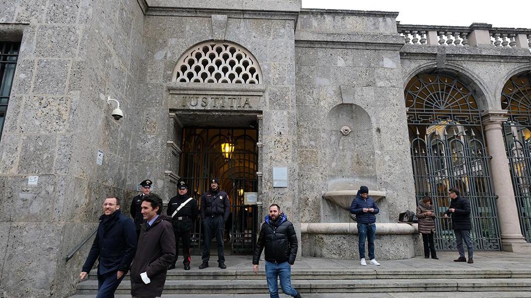 Il processo alla ’ndrangheta. La lite al bar e la richiesta di soldi: "Mille euro per chiudere il caso" Il processo alla ’ndrangheta. La lite al bar e la richiesta di soldi: "Mille euro per chiudere il caso"