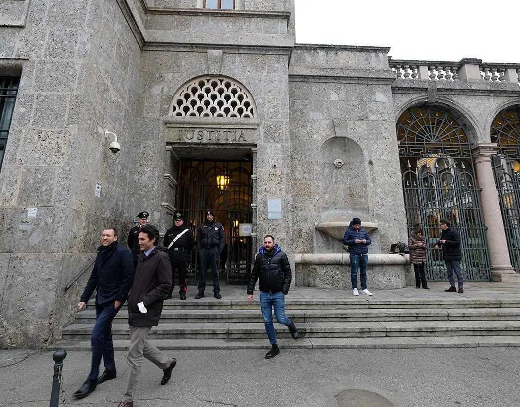 Processo alla ’ndrangheta, la lite al bar e la richiesta di soldi: “Mille euro per chiudere il caso”