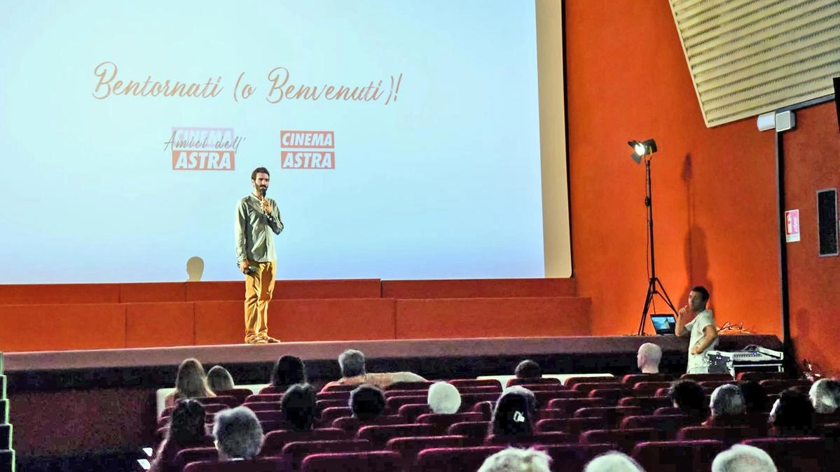 La 67ª edizione del Cineforum dell’Astra a Como offre 11 film diversi da ottobre a dicembre, con abbonamenti a 22 euro per Under 30. Temi e Paesi variegati, con presentazioni e dibattiti. Maestri come Kore’eda e Guédiguian presenti, insieme a riflessioni sulla democrazia. Per info: www.astracinema.it. La 67ª edizione del Cineforum dell’Astra a Como offre 11 film diversi da ottobre a dicembre, con abbonamenti a 22 euro per Under 30. Temi e Paesi variegati, con presentazioni e dibattiti. Maestri come Kore’eda e Guédiguian presenti, insieme a riflessioni sulla democrazia. Per info: www.astracinema.it.