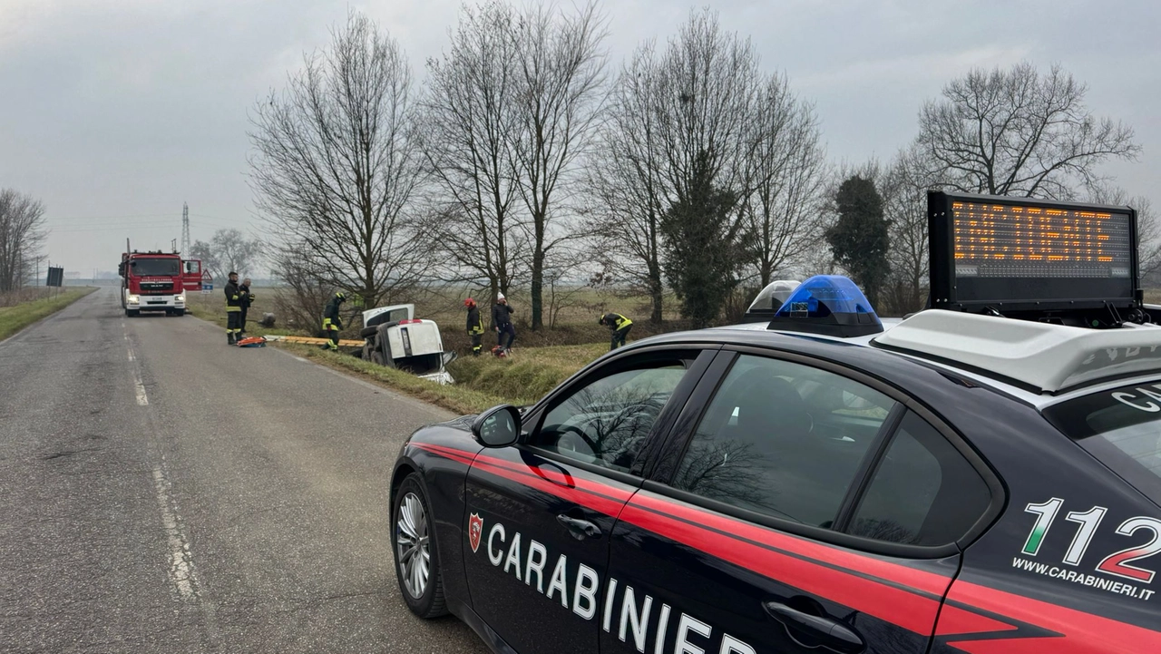 I carabinieri sul luogo dell'incidente I carabinieri sul luogo dell'incidente