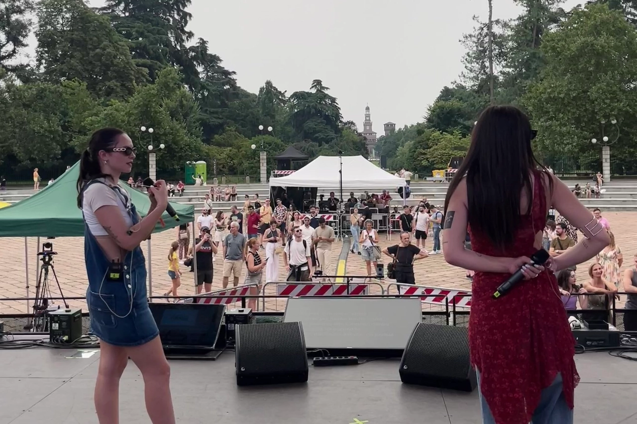 Francesca Michielin si prepara sul palco del Milano Pride all'Arco della Pace in vista dell'esibizione di questa sera
