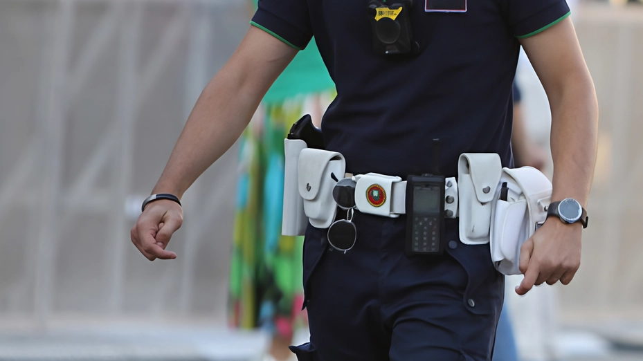 Agenti della polizia locale di Monza al lavoro: sono stati loro a impedire che l’occupazione andasse in porto Agenti della polizia locale di Monza al lavoro: sono stati loro a impedire che l’occupazione andasse in porto