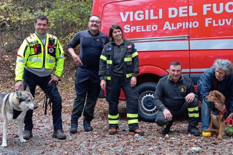 Gordon, Beppe, Blues, la ''mamma'' di Blues e i vigili del fuoco