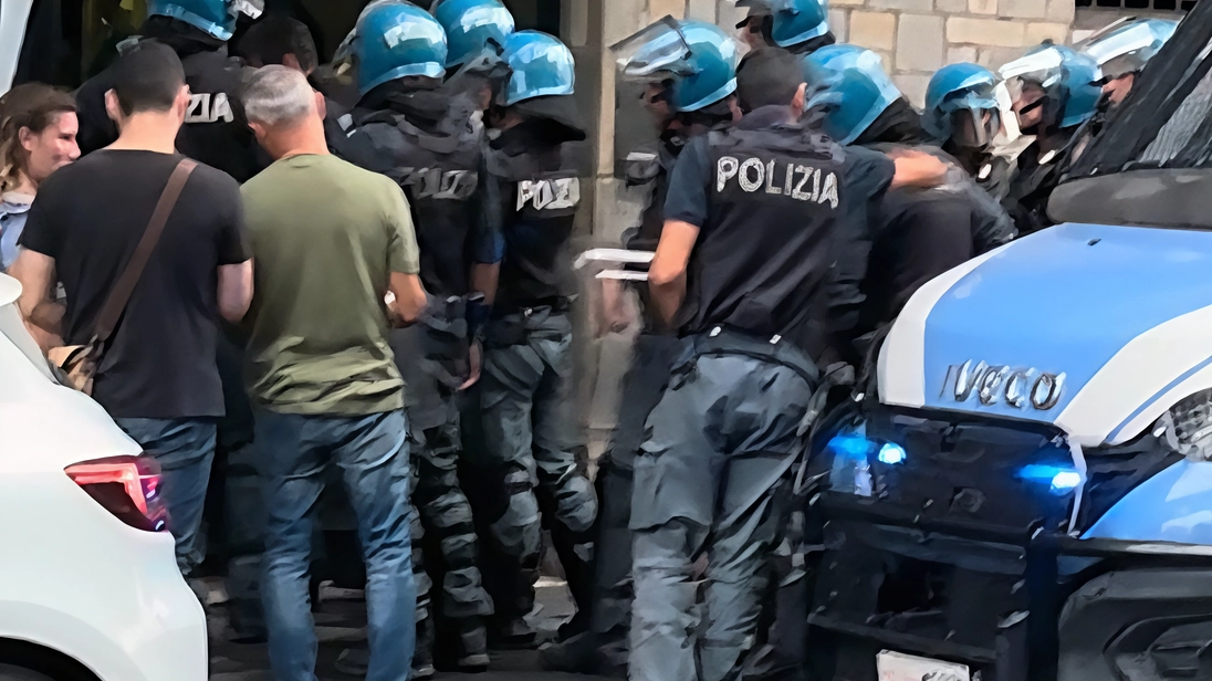 Sesto, l’immobile fu affidato alla Fondazione Vivivincent per tre anni. Il sindaco: pagavano al Comune solo 206 euro all’anno di canone. "Hanno continuato a incassare affitti, sostenuti dalla sinistra locale". Sesto, l’immobile fu affidato alla Fondazione Vivivincent per tre anni. Il sindaco: pagavano al Comune solo 206 euro all’anno di canone. "Hanno continuato a incassare affitti, sostenuti dalla sinistra locale".