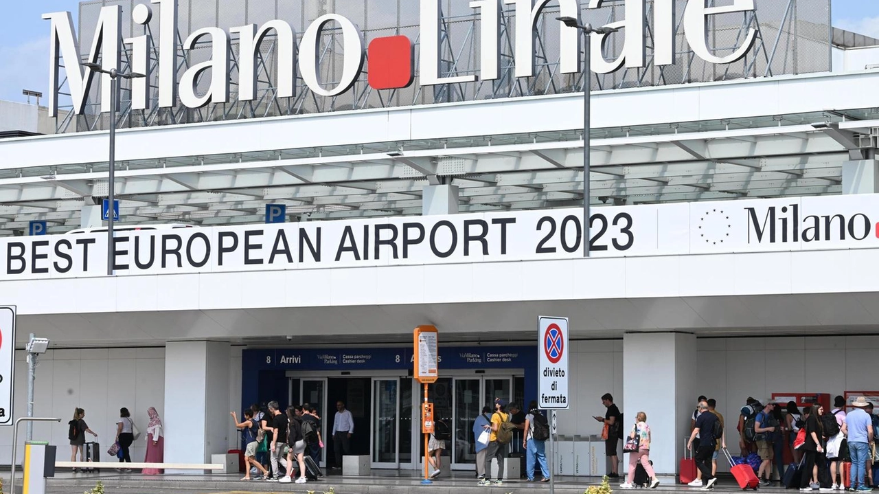 L’ingresso dell’aeroporto che sorge fra Milano, Peschiera e Segrate L’ingresso dell’aeroporto che sorge fra Milano, Peschiera e Segrate