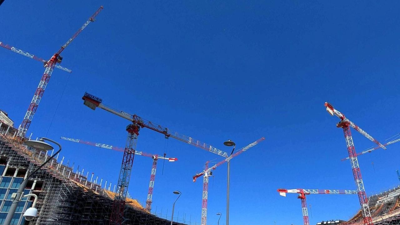 Nessun passo indietro del primo cittadino: se ora qualcuno ha paura di nuovi grattacieli, io mi dissocio "Su San Siro avanti anche per dignità personale". Monguzzi all’attacco, il Pd: esca dalla maggioranza.