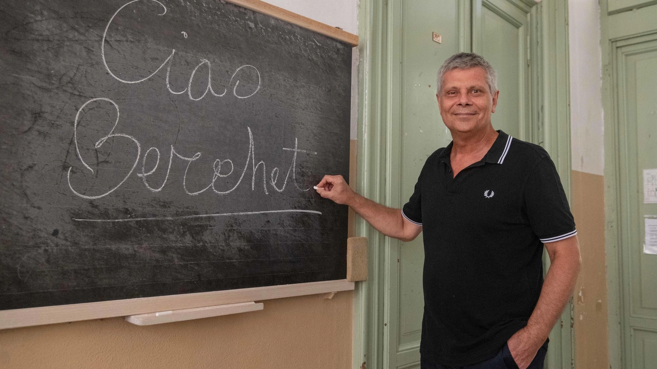 Domenico Guglielmo in pensione dal primo settembre: ha traghettato il liceo per 11 anni "Nostalgia? Si sente già. Lascio ai ragazzi un orticello e rileggo i classici. Qui c’è il futuro". Domenico Guglielmo in pensione dal primo settembre: ha traghettato il liceo per 11 anni "Nostalgia? Si sente già. Lascio ai ragazzi un orticello e rileggo i classici. Qui c’è il futuro".