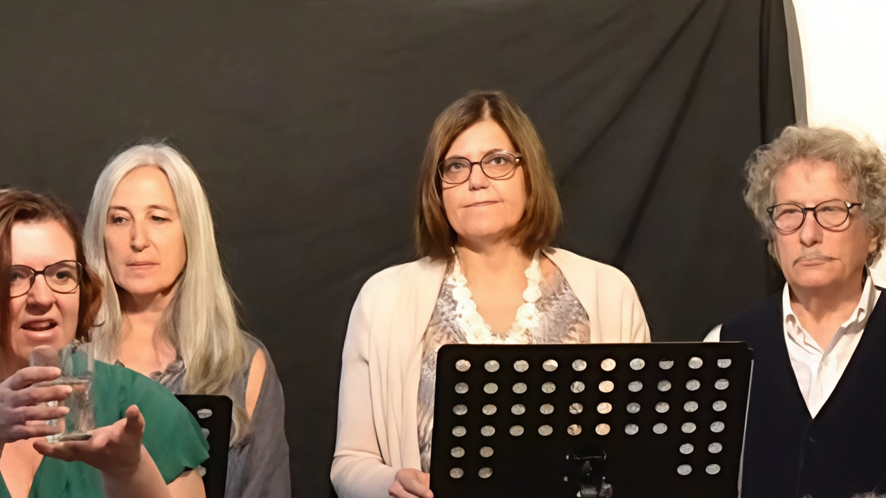 La performance "Miracoli dell’acqua" unisce musica e parole in un suggestivo spettacolo teatrale, in scena il 8 settembre all'osteria sociale "La tela". Attori leggeranno brani di autori celebri, accompagnati da musiche di artisti rinomati. La performance "Miracoli dell’acqua" unisce musica e parole in un suggestivo spettacolo teatrale, in scena il 8 settembre all'osteria sociale "La tela". Attori leggeranno brani di autori celebri, accompagnati da musiche di artisti rinomati.