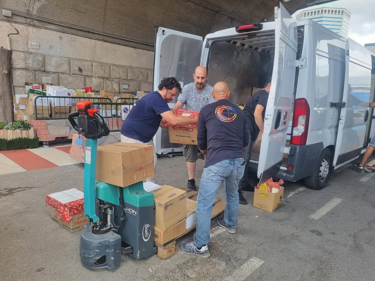 Pavia, il restauratore diventa corriere per aiutare Gaza: “Un’iniezione di speranza”