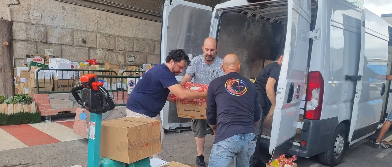 Pavia, il restauratore diventa corriere per aiutare Gaza: “Un’iniezione di speranza”