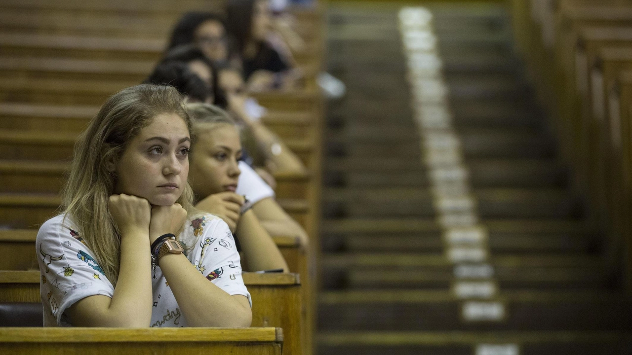 Maturità, diminuite le eccellenze e aumentati i 60: in cima alla classifica restano i licei Maturità, diminuite le eccellenze e aumentati i 60: in cima alla classifica restano i licei