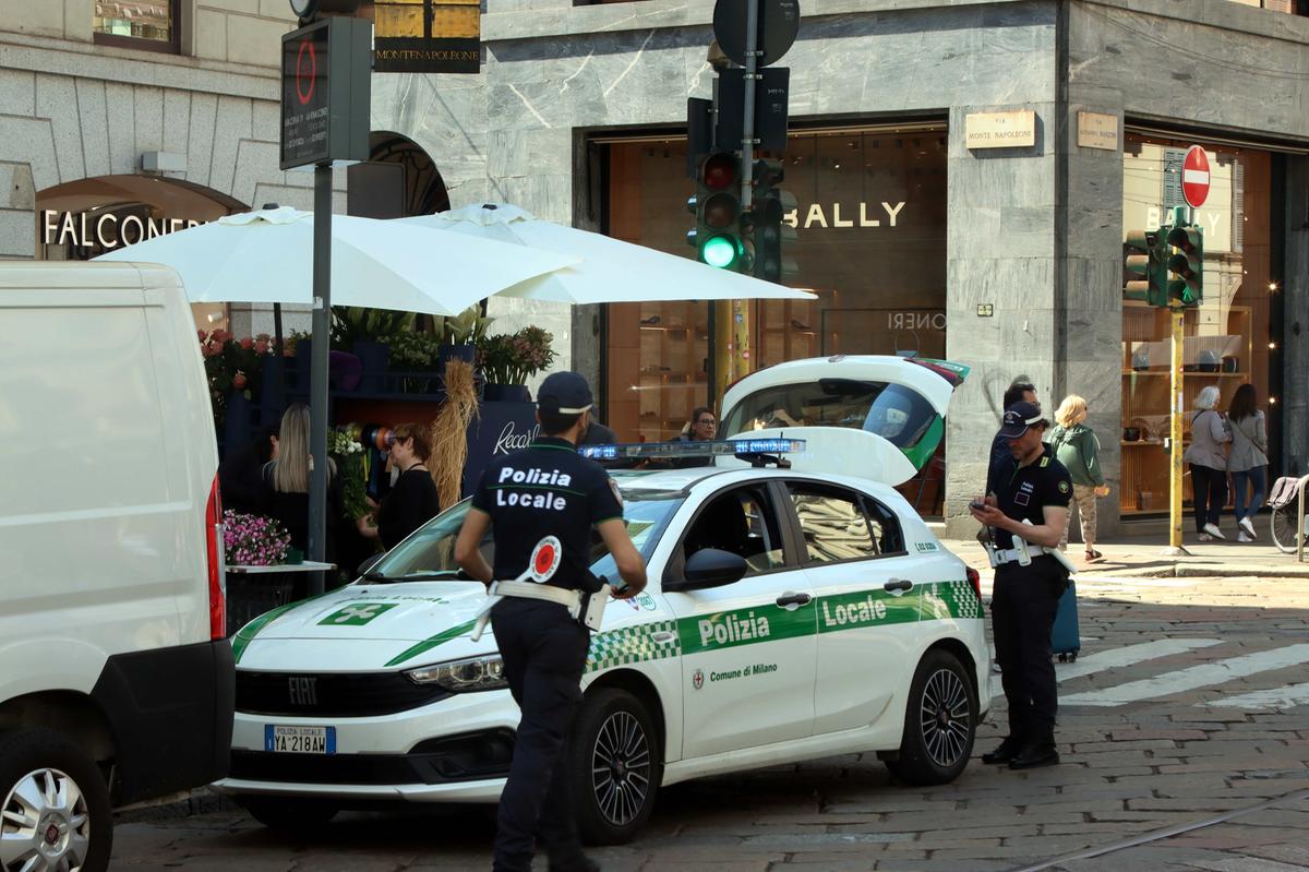 Milano, fuggono all’alt e speronano l’auto della Polizia locale: bloccati con lo spray urticante