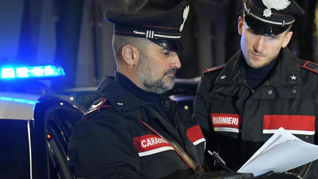 Violenza e minacce per rubare un telefonino. Ventiseienne nei guai Violenza e minacce per rubare un telefonino. Ventiseienne nei guai