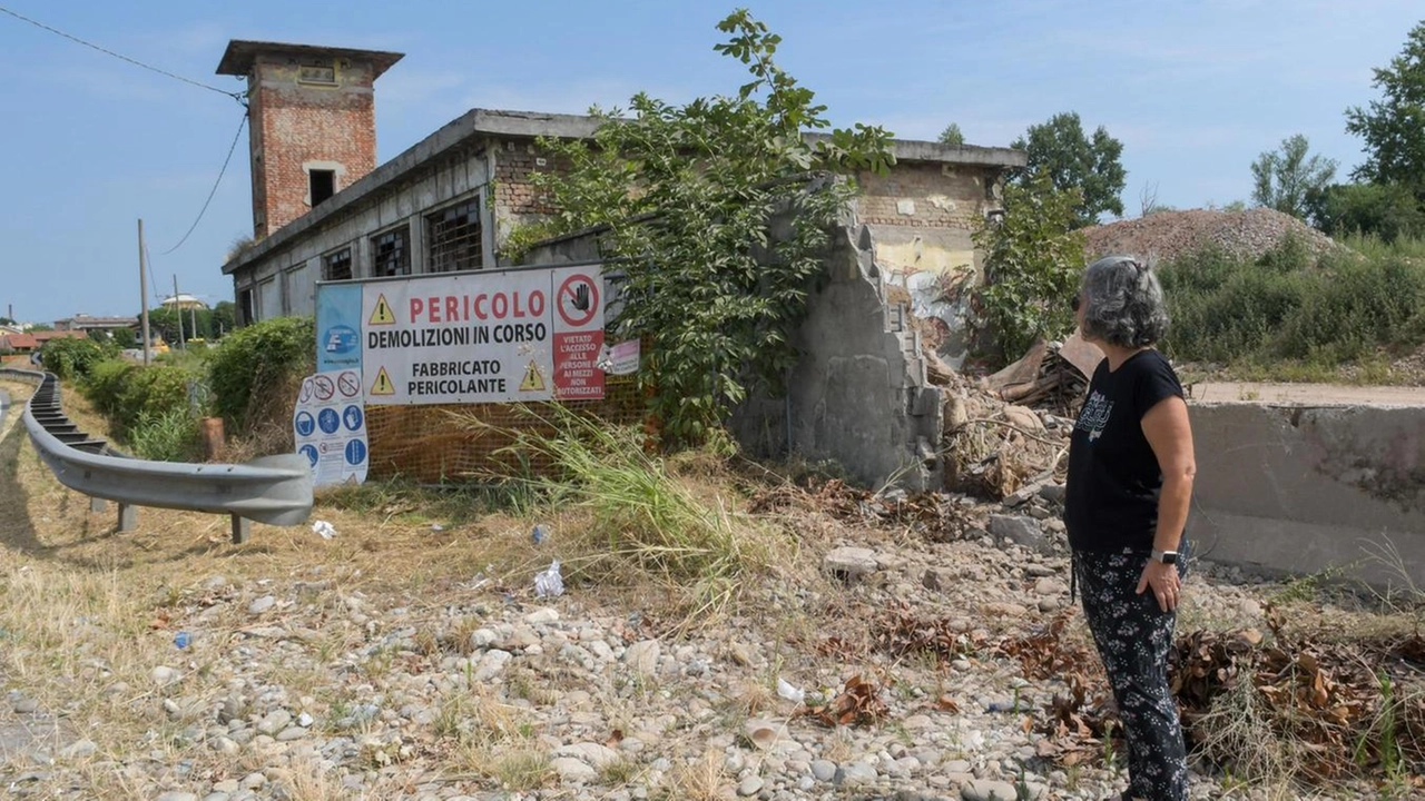 Melzo, Officine Mak ha completato le demolizioni delle porcilaie e avviato i primi scavi sull’area dismessa Melzo, Officine Mak ha completato le demolizioni delle porcilaie e avviato i primi scavi sull’area dismessa