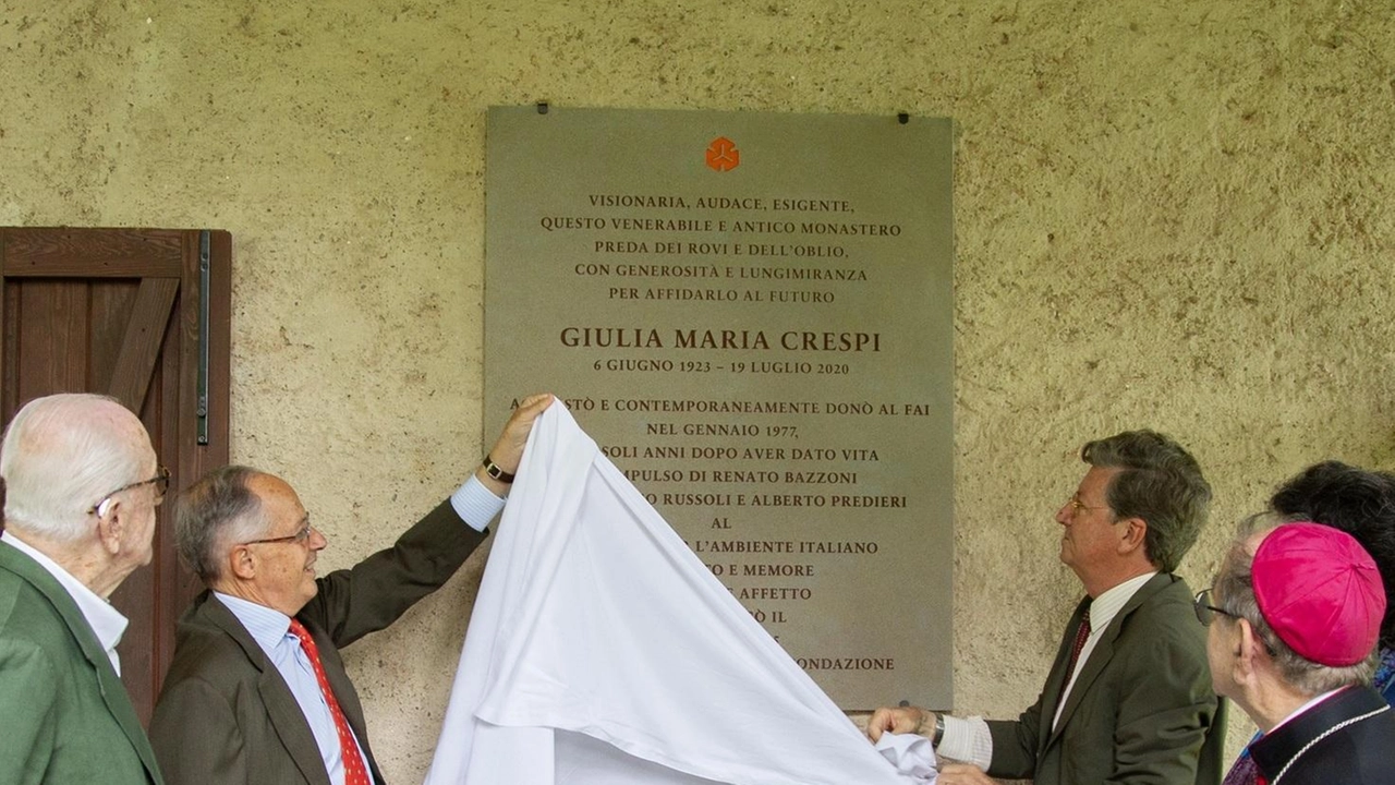 Il Monastero di Torba è stato dedicato a Giulia Maria Crespi, la fondatrice del Fondo Ambiente Italiano. Fu proprio... Il Monastero di Torba è stato dedicato a Giulia Maria Crespi, la fondatrice del Fondo Ambiente Italiano. Fu proprio...