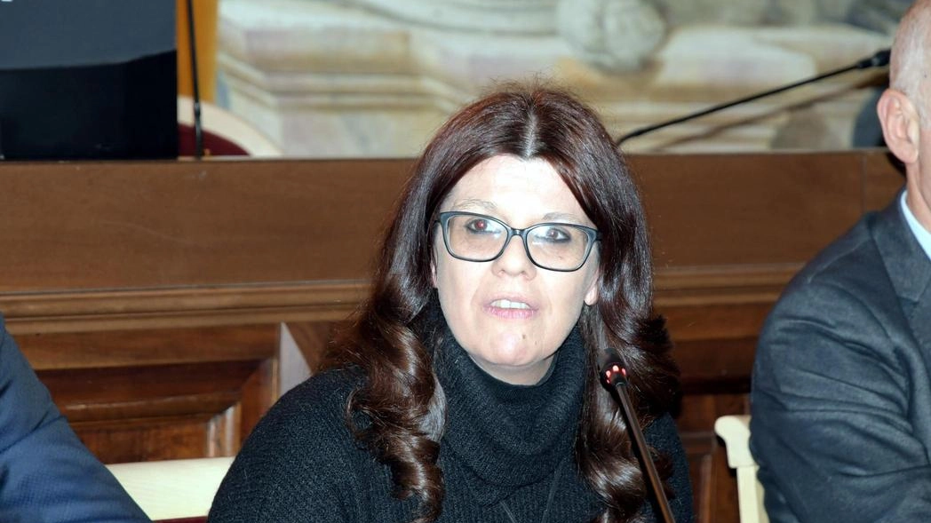 La raccolta del verde, che in passato aveva sollevato tante proteste perché era diventato a pagamento, cambia come quella degli... La raccolta del verde, che in passato aveva sollevato tante proteste perché era diventato a pagamento, cambia come quella degli...