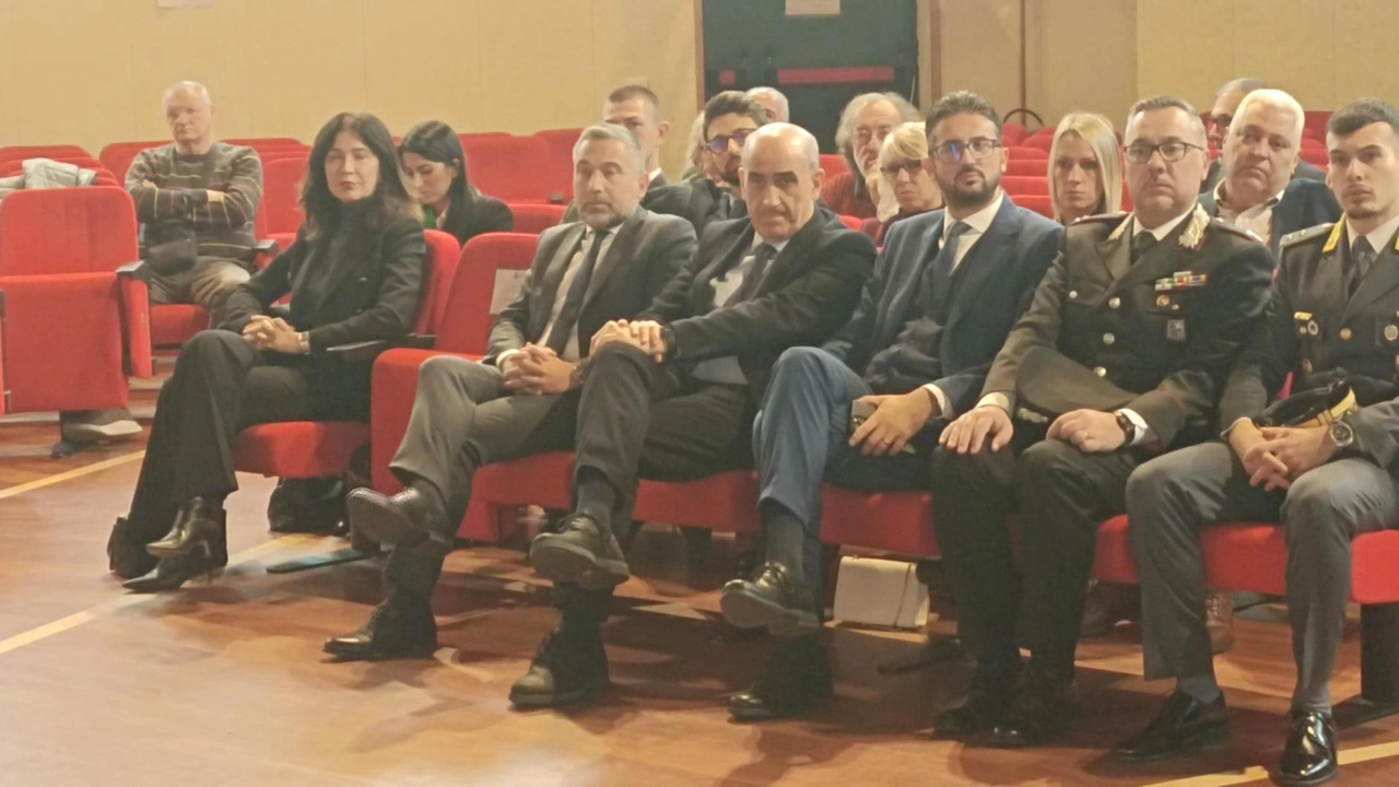 Alcune delle autorità presenti al lancio dei nuovi servizi per cittadini e imprese Alcune delle autorità presenti al lancio dei nuovi servizi per cittadini e imprese