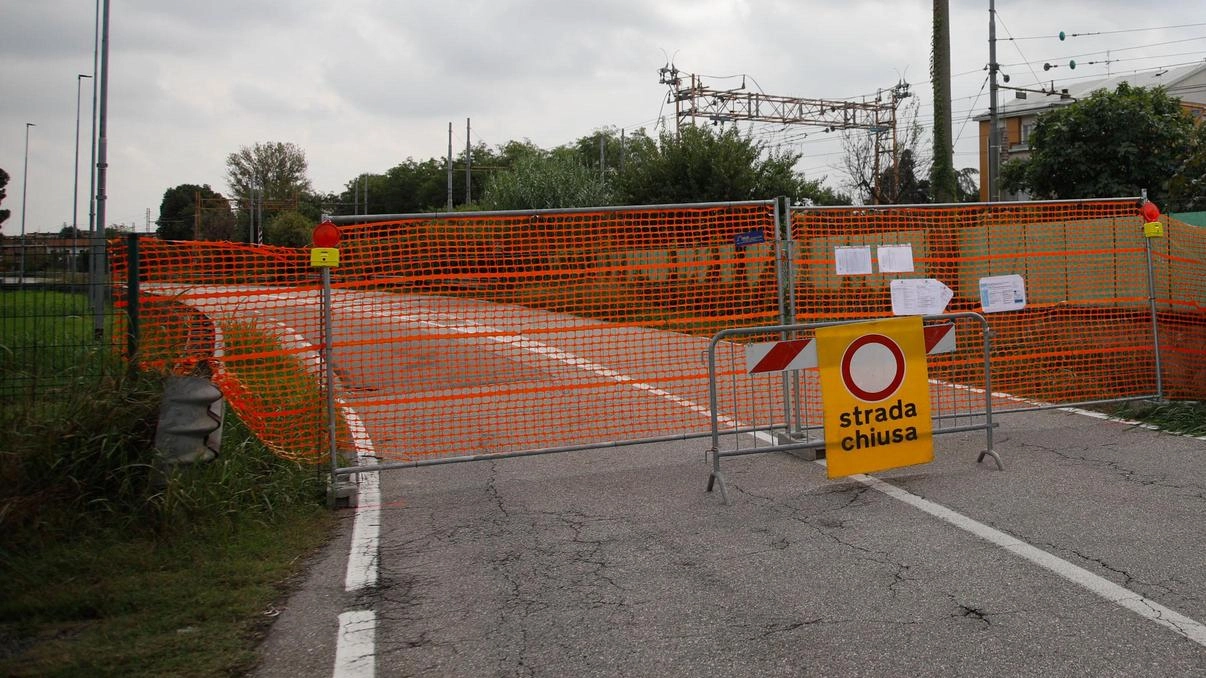 I lavori per il potenziamento della linea ferroviaria Rho-Gallarate con la realizzazione del contestato quarto binario da Rho a Parabiago... I lavori per il potenziamento della linea ferroviaria Rho-Gallarate con la realizzazione del contestato quarto binario da Rho a Parabiago...