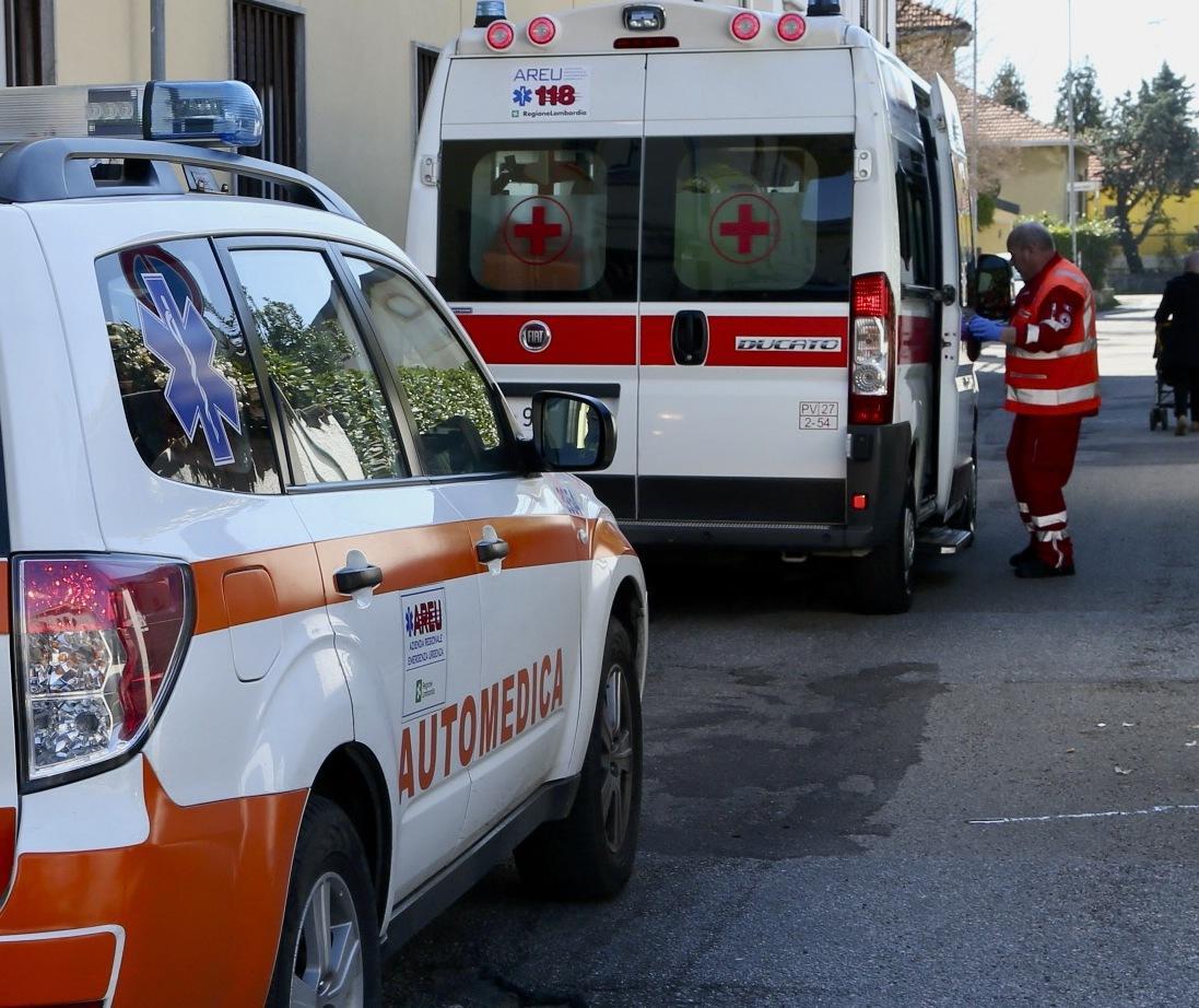 Incidente a Brienno, moto e auto si scontrano sulla statale Regina: due feriti Incidente a Brienno, moto e auto si scontrano sulla statale Regina: due feriti