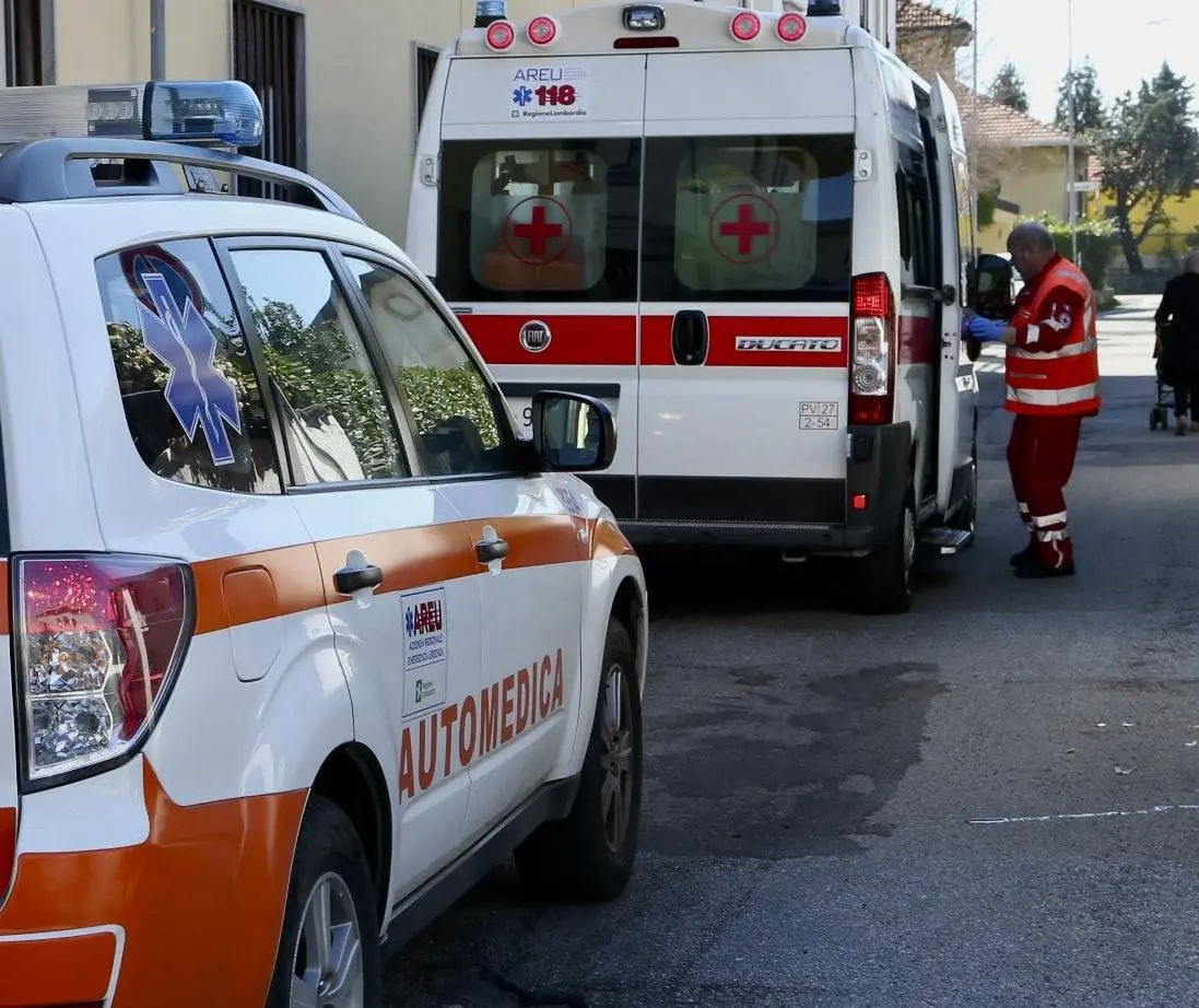 Incidente a Brienno, moto e auto si scontrano sulla statale Regina: due feriti