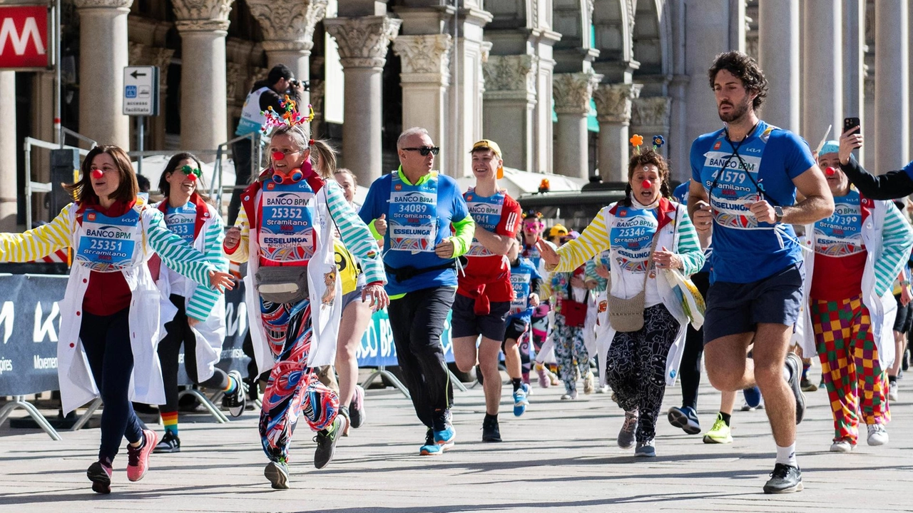 I corridori amatoriali impegnati alla partenza in Duomo in una delle passate edizioni