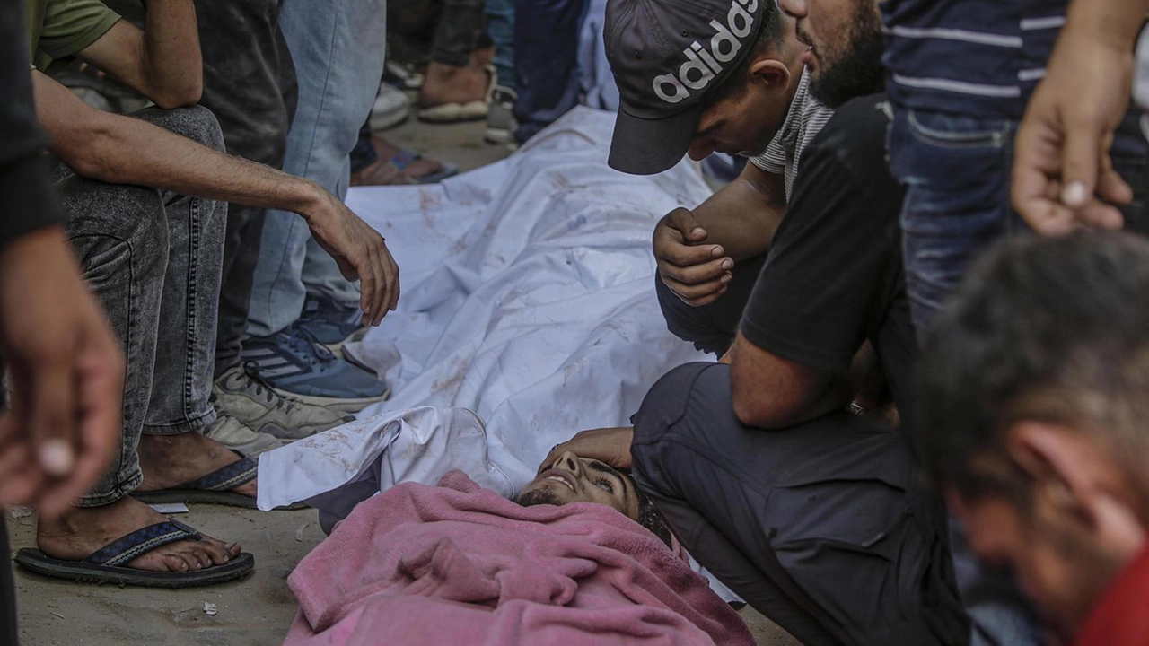 Trentasette uccisi in attesa degli aiuti. A Gaza City 61 morti Trentasette uccisi in attesa degli aiuti. A Gaza City 61 morti