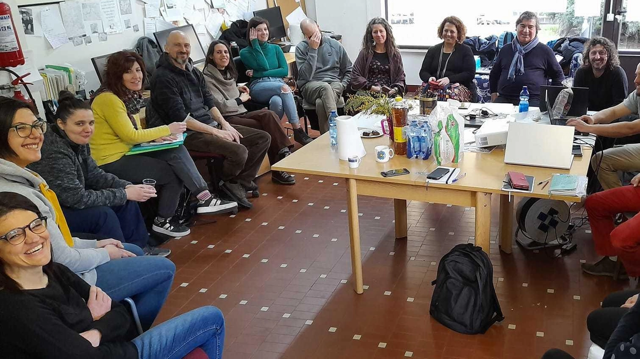 Una mostra, la biblioteca vivente e un concerto. Festa per i volontari che aiutano chi soffre di disagio mentale