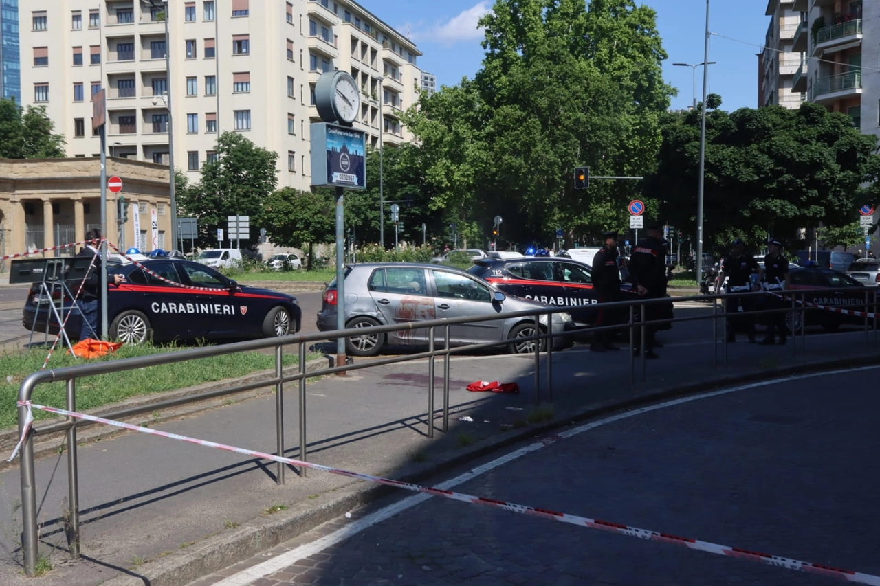 L'auto arrivata a tutta velocità al Fatebenefratelli