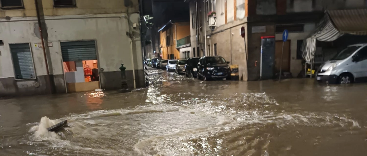 Violento temporale a Milano, allagamenti nel quartiere di Ponte Lambro