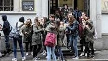 Anche il Liceo Classico Linguistico Crespi è stato toccato dalla tragica morte di Domenica Russo: la figlia della maestra, Alessandra,... Anche il Liceo Classico Linguistico Crespi è stato toccato dalla tragica morte di Domenica Russo: la figlia della maestra, Alessandra,...