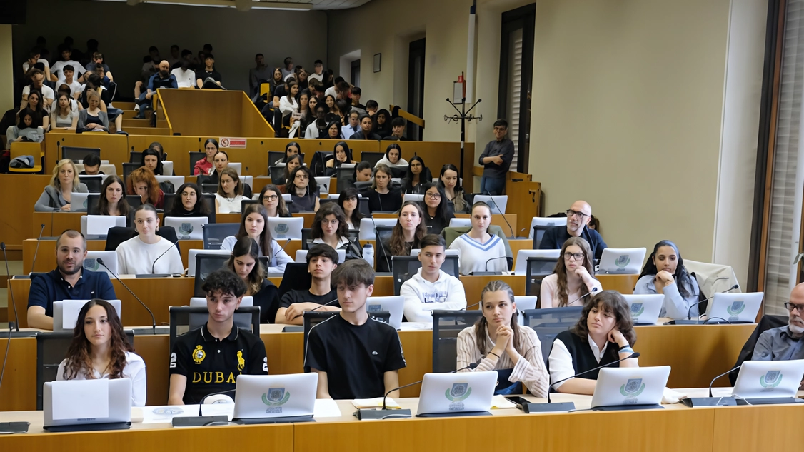 La 3L del “Valentini” vince il contest col progetto di abbigliamento ecosostenibile La 3L del “Valentini” vince il contest col progetto di abbigliamento ecosostenibile