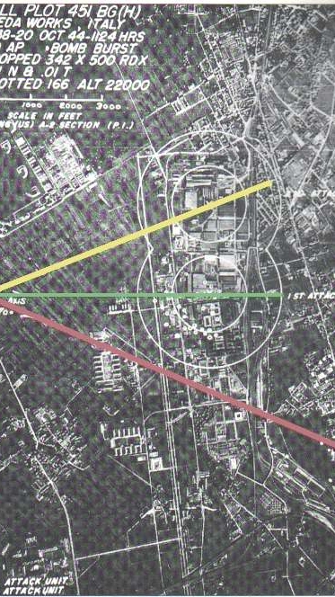 Il foglio di volo dei bombardieri con gli obiettivi da colpire. In giallo la rotta corretta, in rossa la rotta seguita dagli aerei