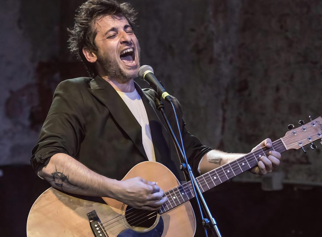 Maghi, cabaret e canzone d’autore. Al Tittoni nel nome di Zelig e De André Maghi, cabaret e canzone d’autore. Al Tittoni nel nome di Zelig e De André