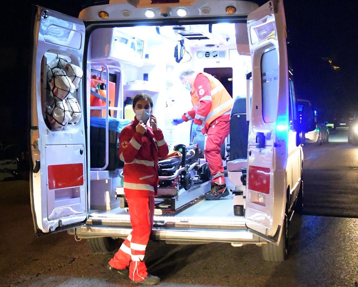 Scende in cantina e scopre un ladro. Aggredito con un oggetto appuntito
