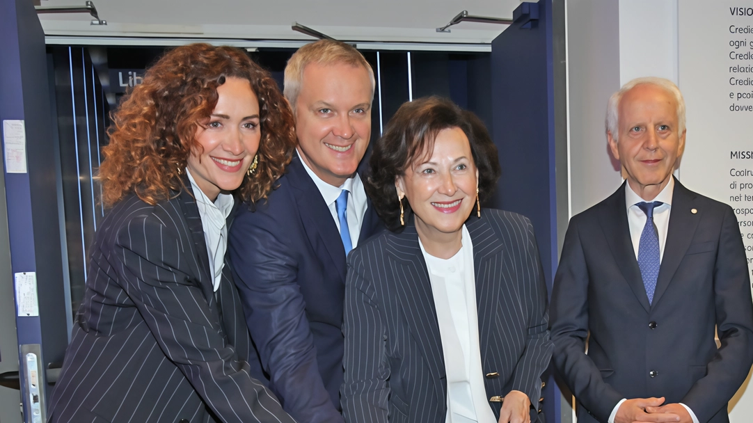 Inaugurato lo spazio dedicato "a Ennio Doris, all’impresa e alla comunità fatta di persone" "Abbiamo voluto che nel Campus dove lavoriamo vi fosse un luogo tra passato e futuro". Inaugurato lo spazio dedicato "a Ennio Doris, all’impresa e alla comunità fatta di persone" "Abbiamo voluto che nel Campus dove lavoriamo vi fosse un luogo tra passato e futuro".