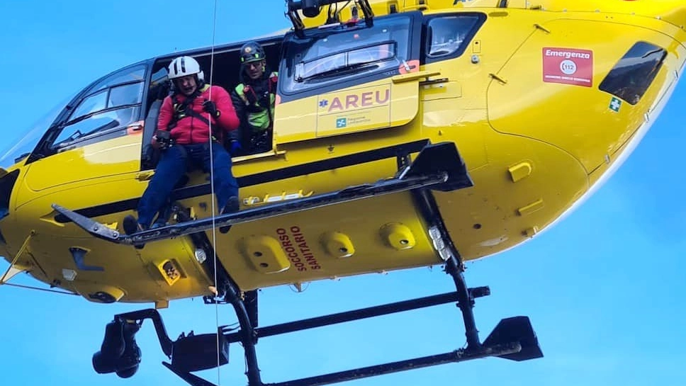 I soccorritori con l'eliambulanza I soccorritori con l'eliambulanza