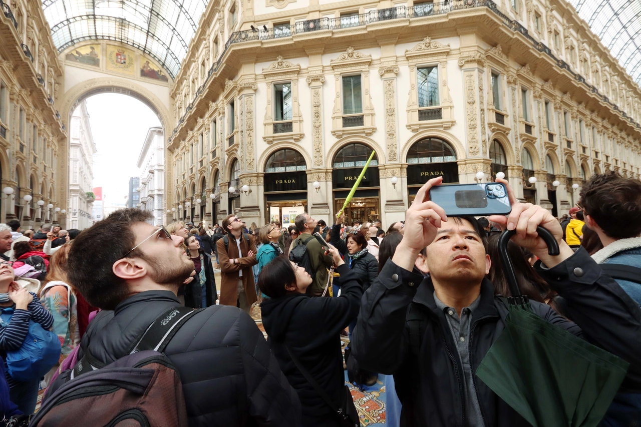 La sobria eleganza ottocentesca della Galleria, affacciata su piazza Duomo e su piazza Scala, lascia senza parole migliaia di turisti ogni giorno