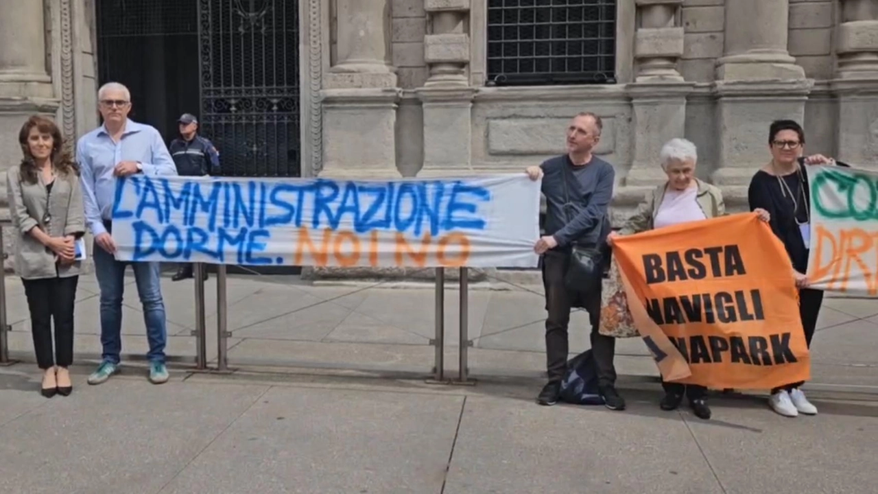 "Il Comune dorme, noi no. Ridurre orari e decibel, situazione insostenibile”: il sit-in dei residenti esasperati dalla movida