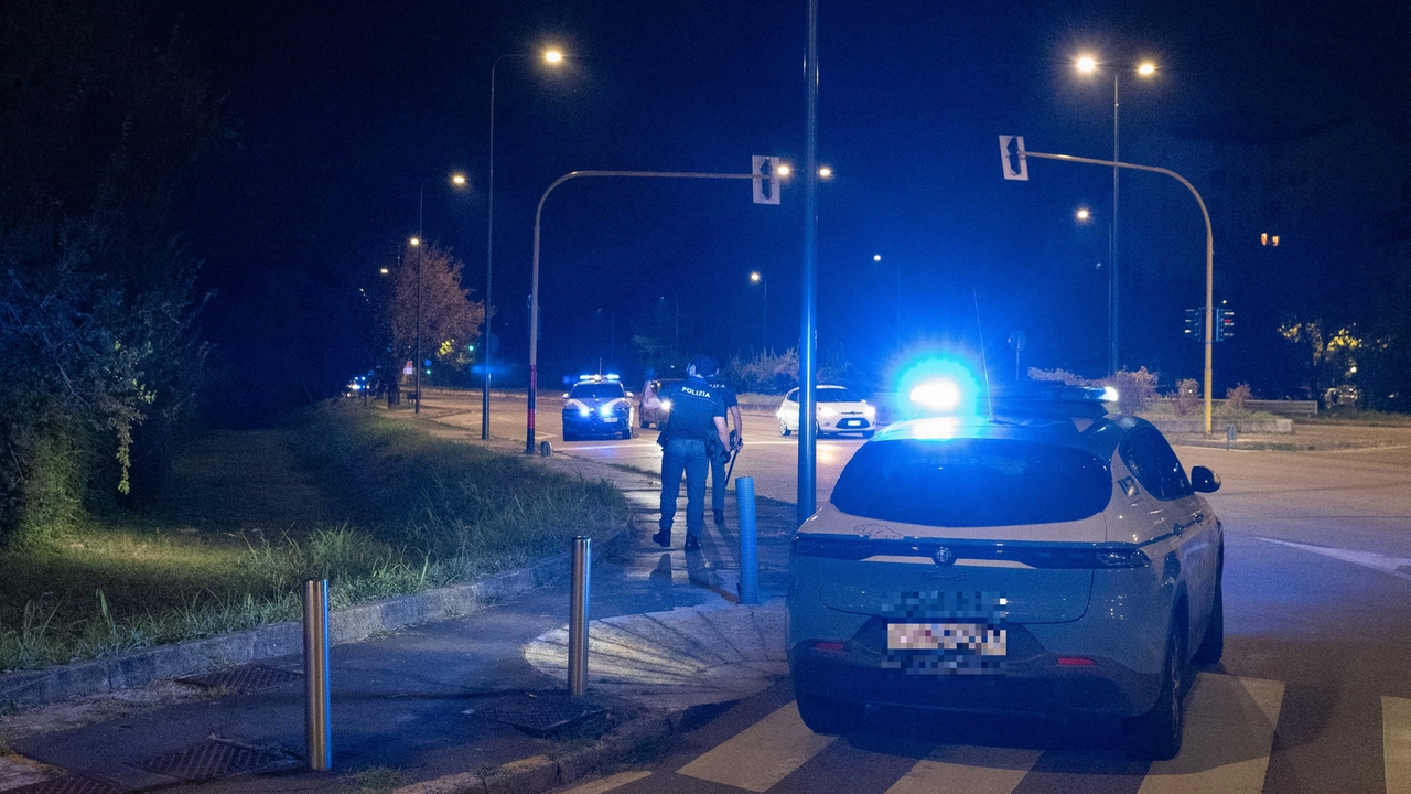 Polizia in azione a Milano (foto di archivio) Polizia in azione a Milano (foto di archivio)