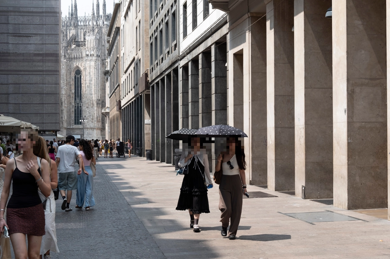 ALLERTA CALDO MILANO, 14 GIUGNO 2025, ANSA/DAVIDE CANELLA